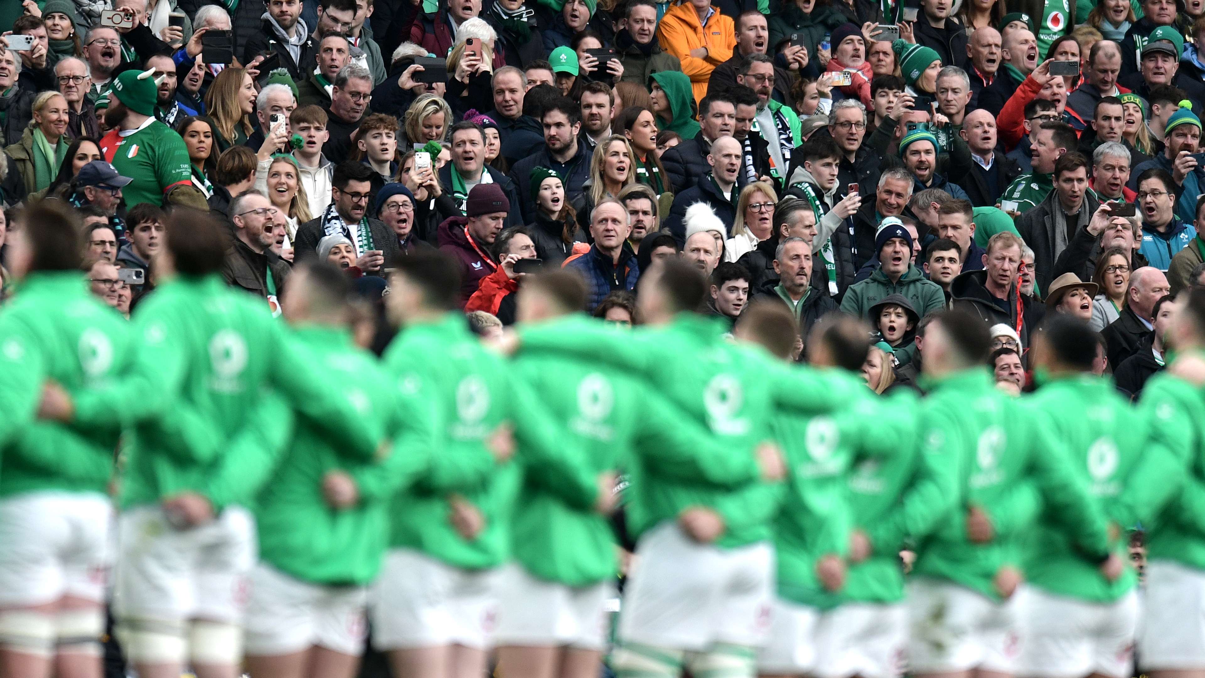 绿军凭借更 绿军凭借更